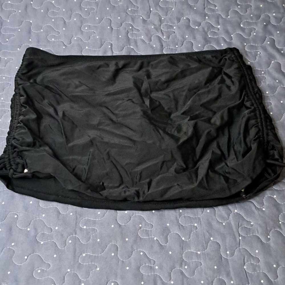 Catalina black swim skirt size small